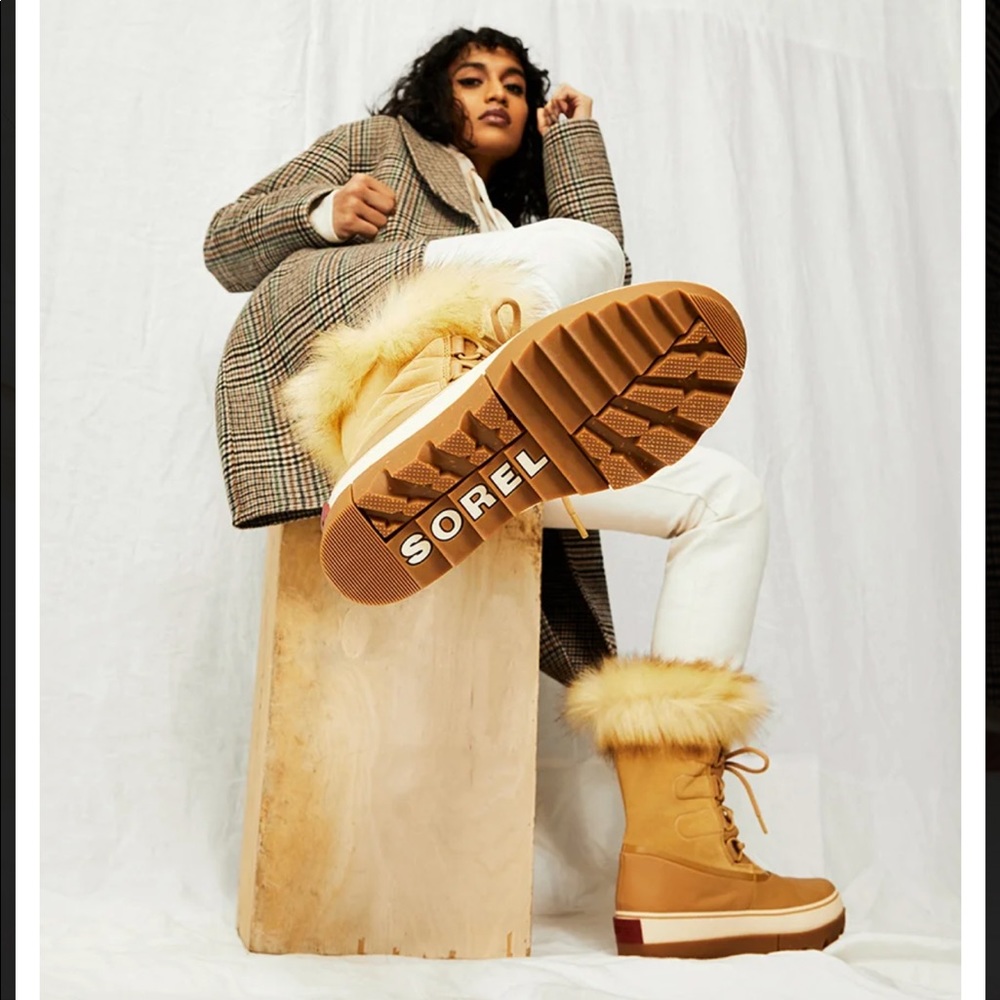 Stylish Tan Fur-Lined Women's Boots - Picture 5 of 10